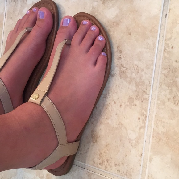 BRAND NEW SANDALS - Picture 3 of 3